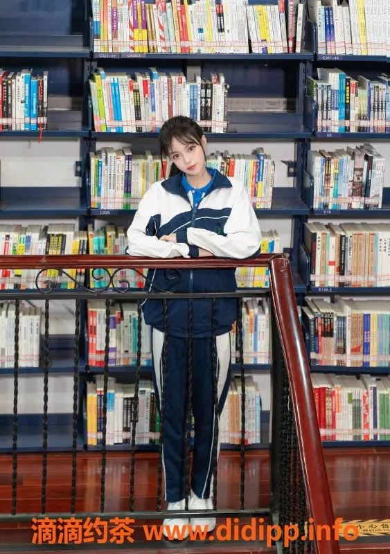 杭州楼凤-拱墅允儿：巨乳嫩妹，包夜服务，69互舔