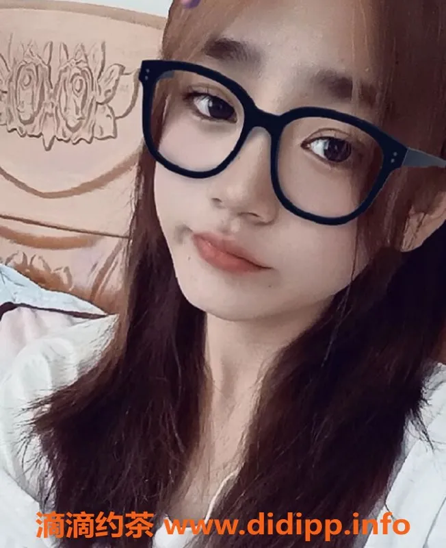 成都楼凤-成华区小馨馨，170大长腿，女友感超强