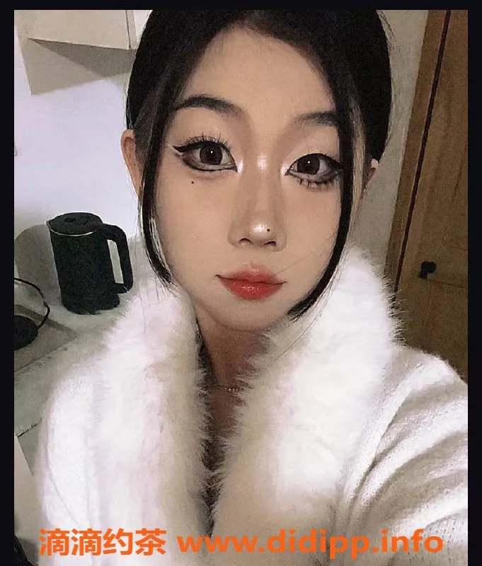 上海楼凤-静安学妹橙橙，162cm B杯，800元体验