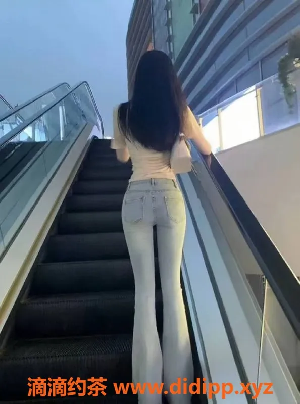 成都楼凤-成都呆呆19岁高挑嫩妹，600元享全套服务