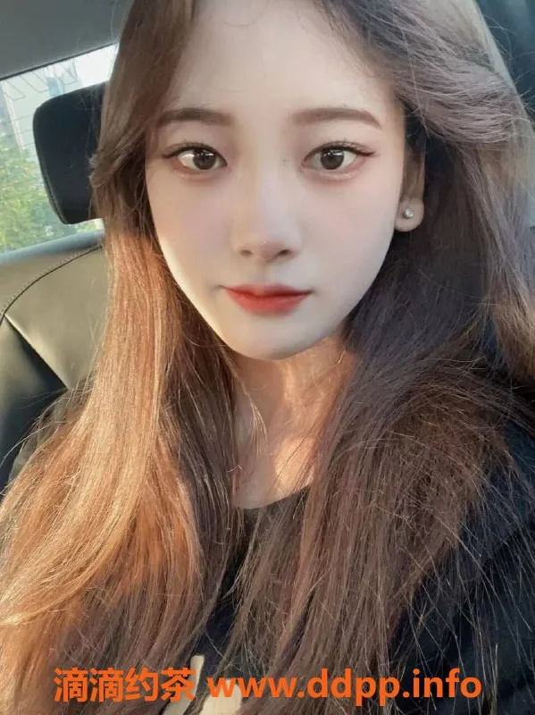 深圳楼凤-南山彤彤，1000元制服丝袜服务等你来体验！