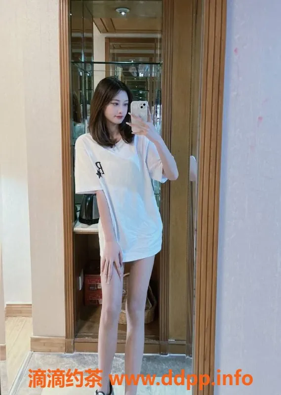 深圳楼凤-南山彤彤，1000元制服丝袜服务等你来体验！