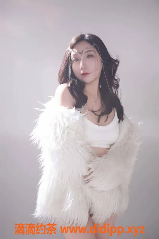 成都楼凤-颜燕，29岁少妇，158身高，100体重，500元自聊服务