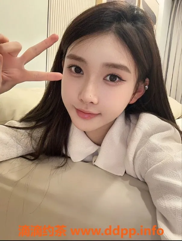 深圳楼凤-龙华嫩妹婉婉，课费P1600/PP2600，人像已验证✅