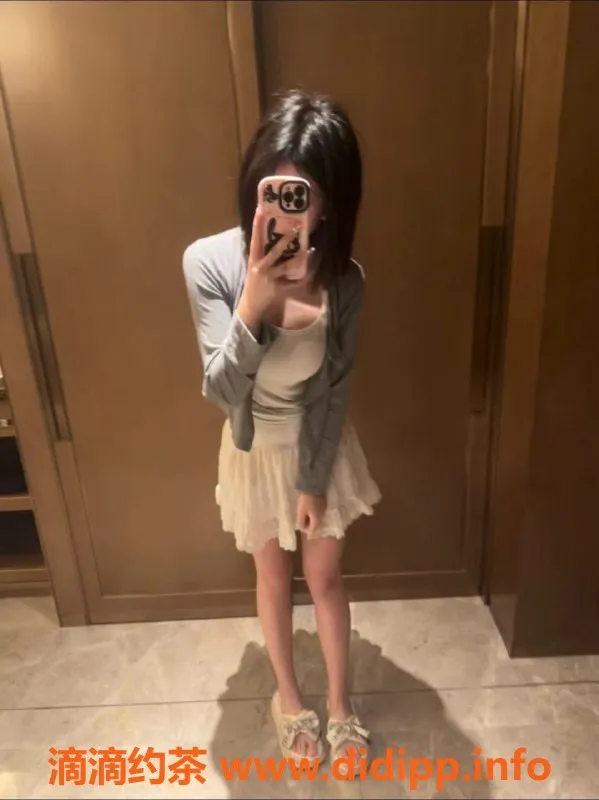 北京楼凤-18岁小艾，朝阳双井千元档嫩妹服务