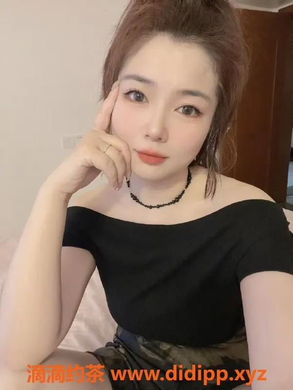 成都楼凤-成都泡泡糖，25岁巨乳少妇，400元体验服务