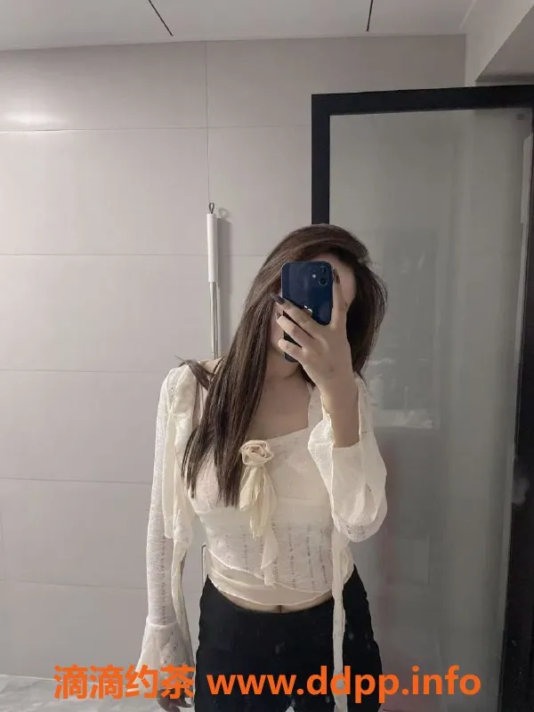 成都楼凤-成都泡泡糖，25岁巨乳少妇，400元体验服务