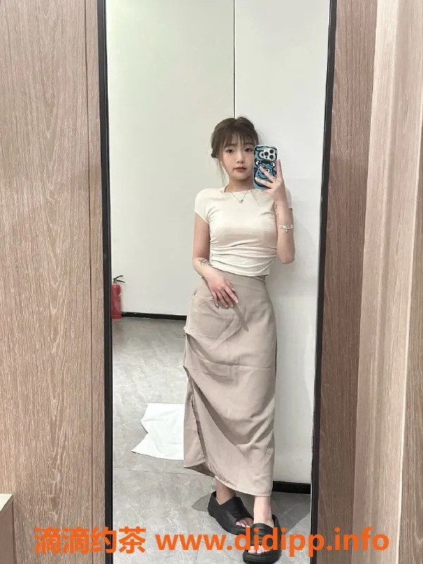 杭州楼凤-上城区萝莉CoCo♥️，19岁160cm，43kg甜美服务