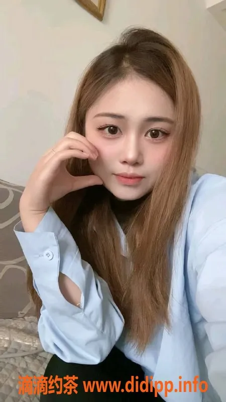 成都楼凤-成华区嫩妹小薇，年龄18岁，身高163，550元60分钟