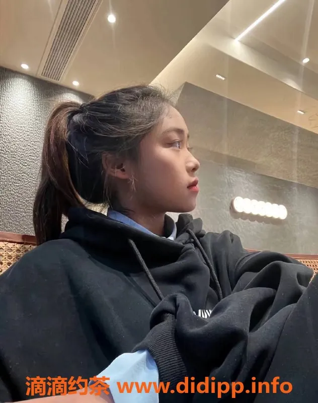 成都楼凤资源信息,成华区嫩妹小薇，年龄18岁，身高163，550元60分钟