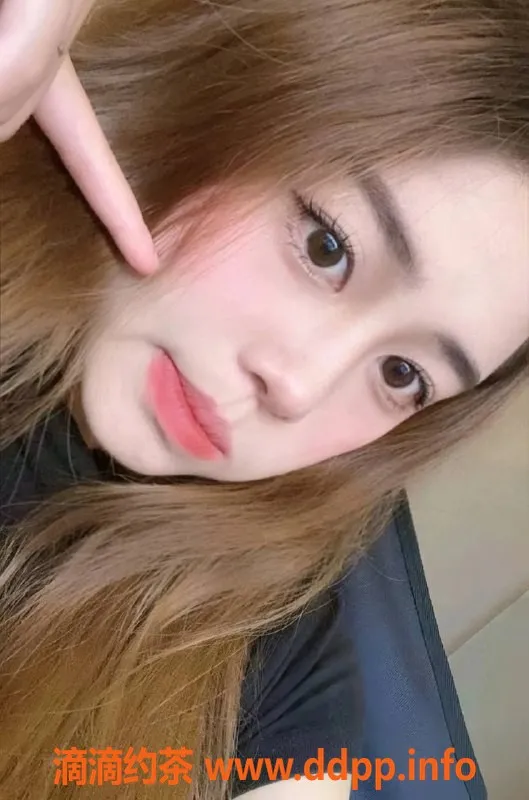 成都楼凤-成华区嫩妹小薇，年龄18岁，身高163，550元60分钟