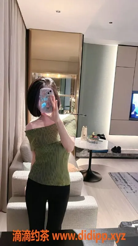 杭州楼凤-上城区刘念，24岁秘书，167cm，皮肤雪白