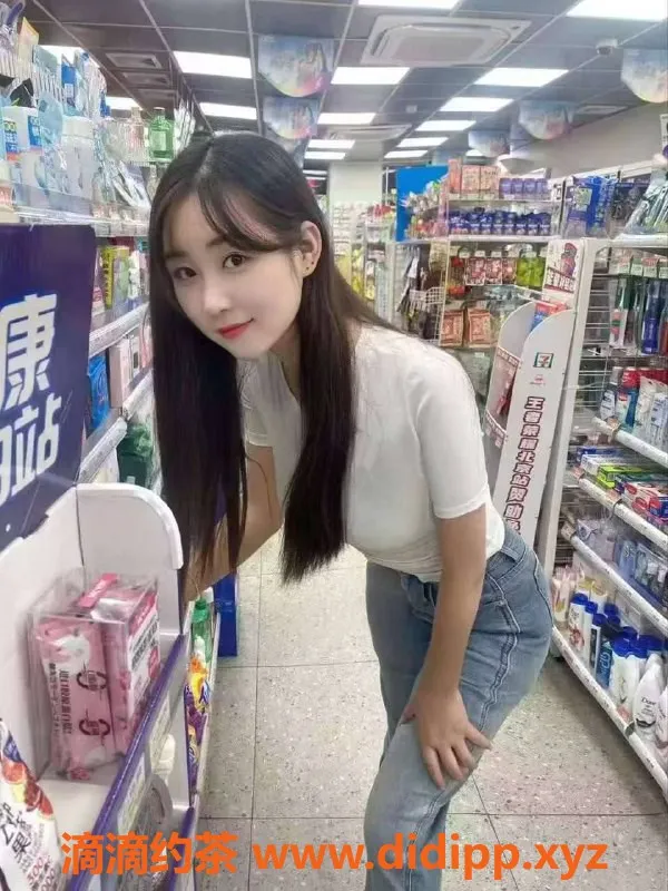 东莞楼凤-寮步可乐，服务超赞，私聊立享优惠