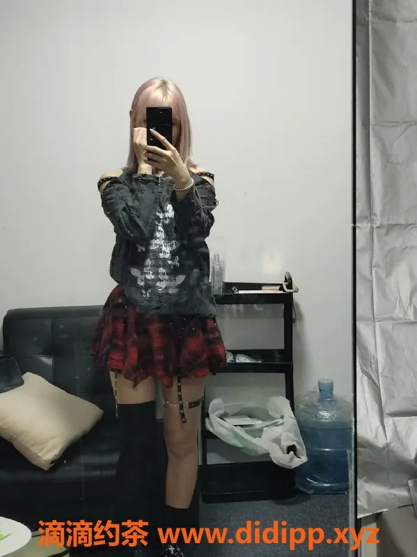 成都楼凤-成都敏敏，171cm大长腿，700元嫩妹体验