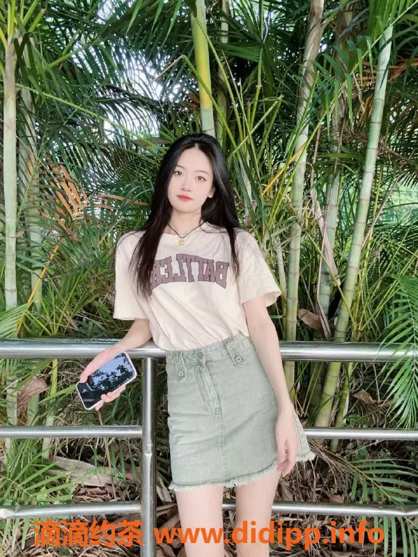 成都楼凤-茹茹：成华区20岁白嫩南方妹子，腰臀比完美