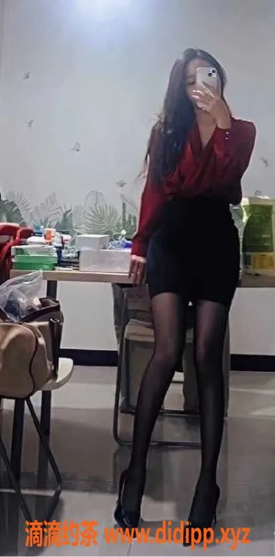 广州楼凤-黄埔极品萌萌，20岁170cm超值体验