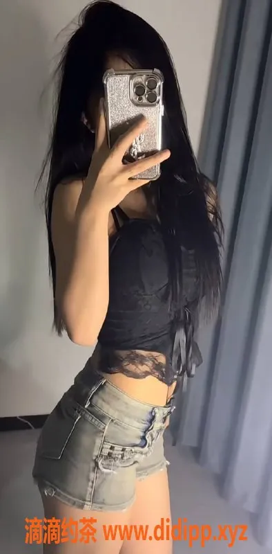 成都楼凤资源信息,25岁梦瑶，身材纤细，500元起服务热荐