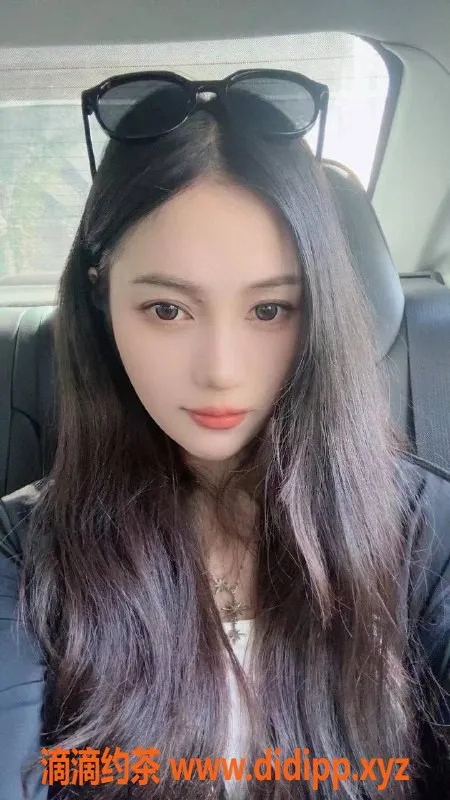 成都楼凤-25岁梦瑶，身材纤细，500元起服务热荐