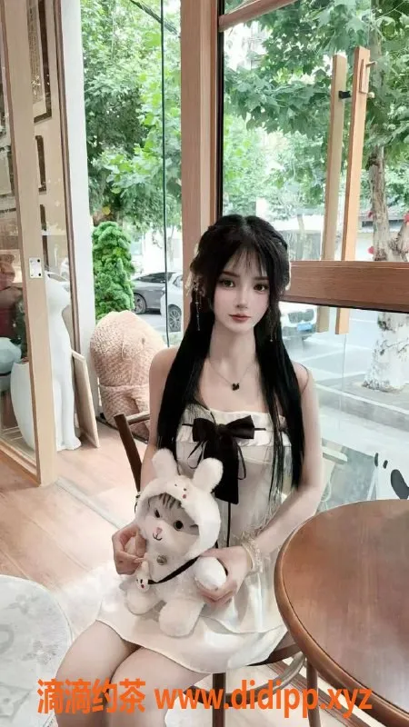 成都楼凤-锦江区炫炫，19岁C罩杯嫩妹，700起