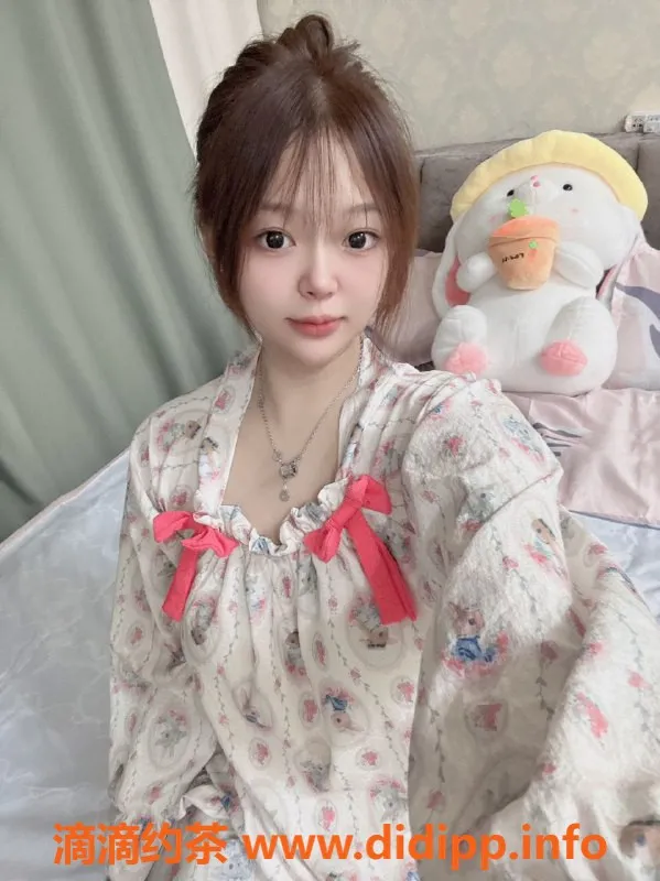 成都楼凤-【成都可乐，19岁171高，丰满巨乳，口技佳】