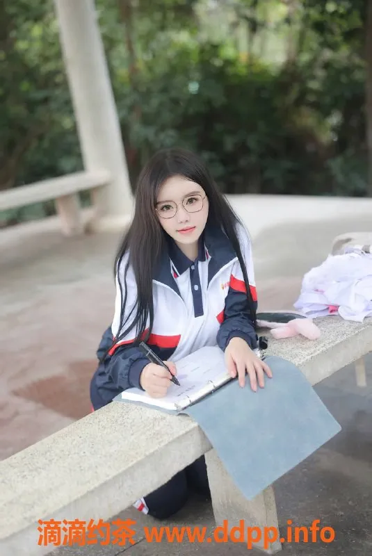 杭州楼凤-杭州上城区圆圆，168身高、46kg，12p起