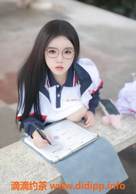 杭州楼凤-杭州上城区圆圆，168身高、46kg，12p起