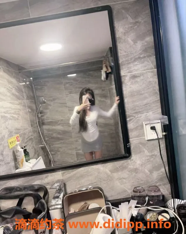 深圳楼凤-龙华嫣儿，1000元视频认证，优质接待