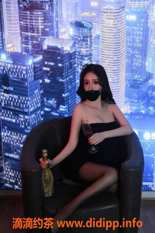 成都楼凤-高新区御姐车TT，课时费6p，感受不同魅力