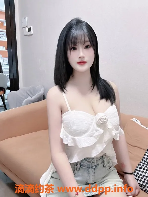 成都楼凤-成华区18岁巨乳嫩妹云云，D+大奶超敏感