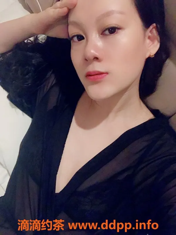 成都楼凤资源信息,万年场榴莲姐姐 26岁 C罩杯 500元起 自聊服务