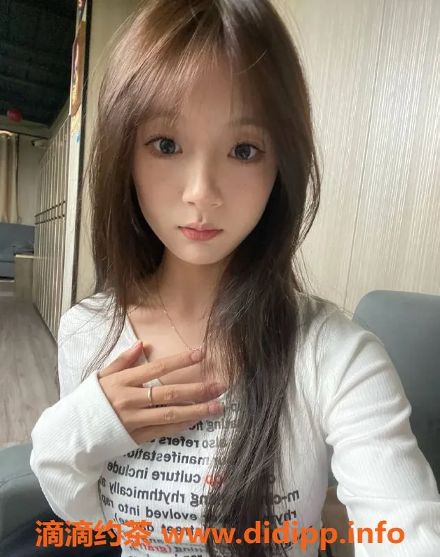 长沙楼凤-芙蓉区小穆，18岁身高165，45斤B+罩杯激情服务