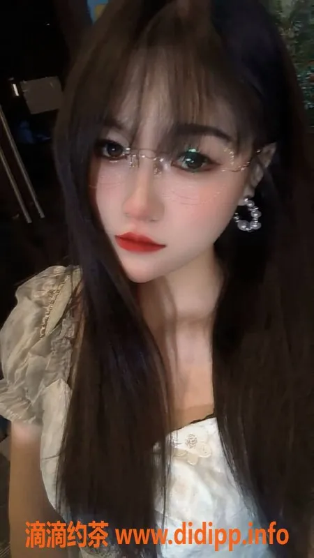 长沙楼凤-岳麓区24岁168cm妹子柒月，激情服务仅需5p