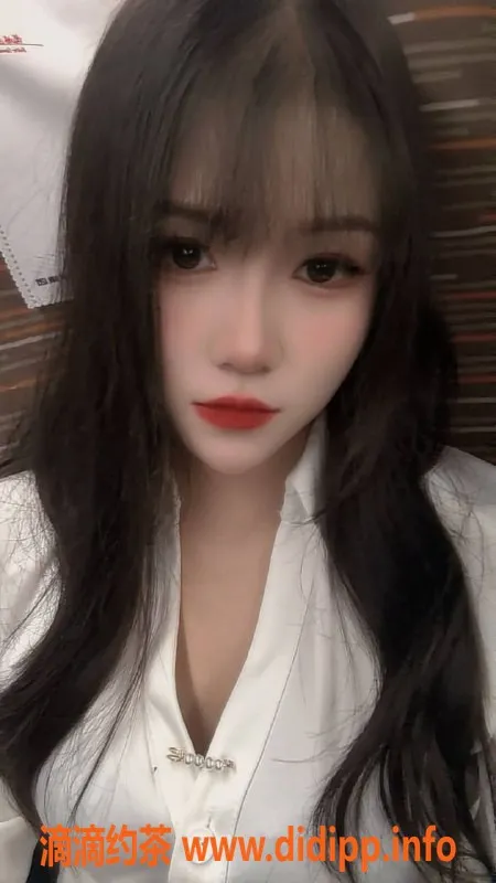 长沙楼凤-岳麓区24岁168cm妹子柒月，激情服务仅需5p