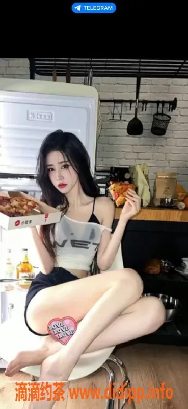 深圳楼凤资源信息,龙华大胸妹，私聊仅需898p，服务优质