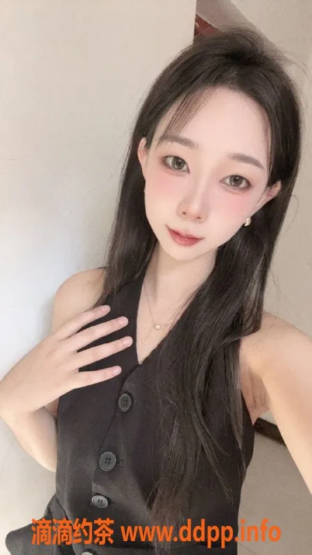 成都楼凤-成华区洁儿172高挑嫩妹，19岁B罩杯