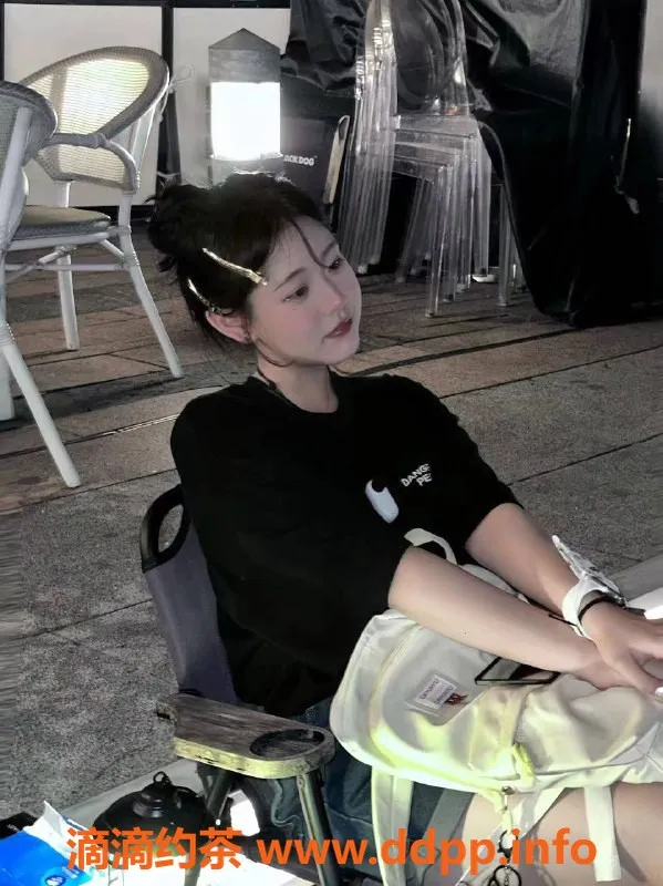 成都楼凤-金牛区小鹿，7p嫩妹微胖车，快来体验！