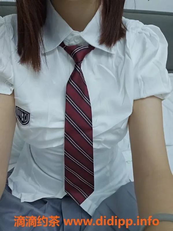 成都上门服务-成都灵柒，18岁嫩妹，165cm，500元上门服务