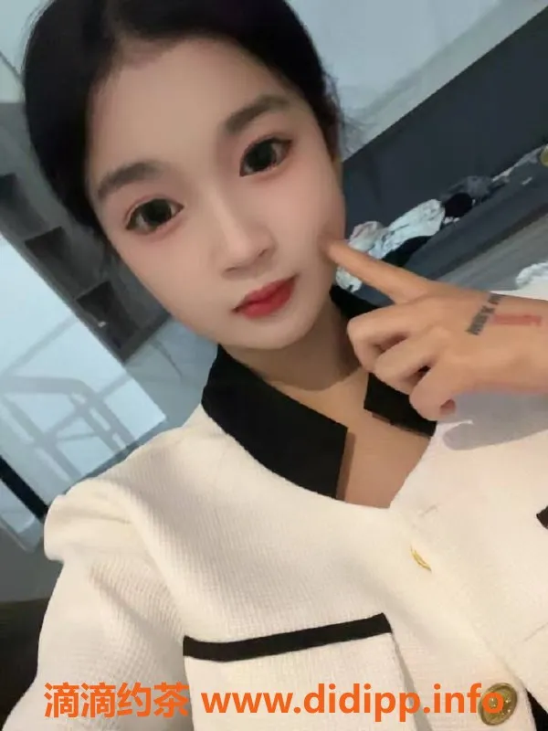 成都上门服务-成都小东北，160cm、80斤，600元享嫩妹三件套