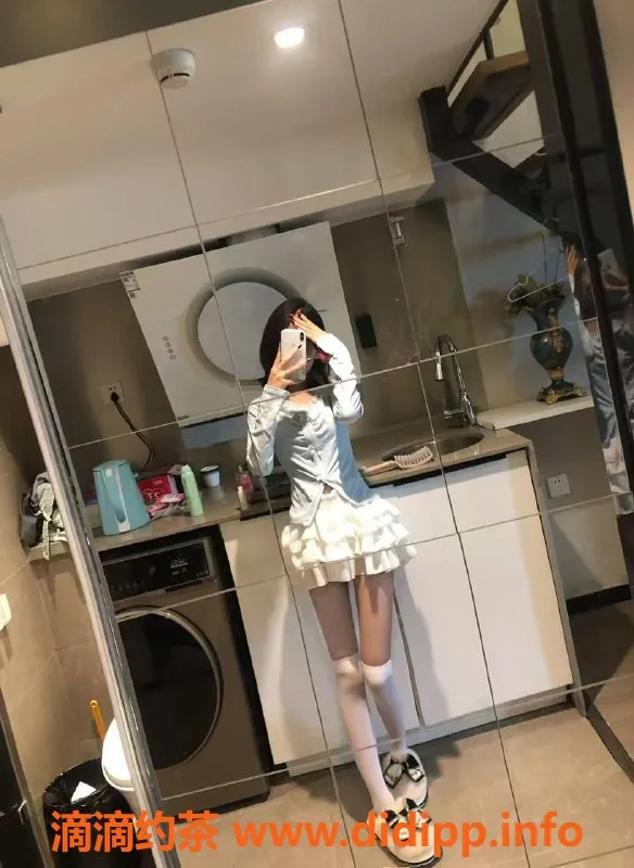 成都上门服务-成都小东北，160cm、80斤，600元享嫩妹三件套