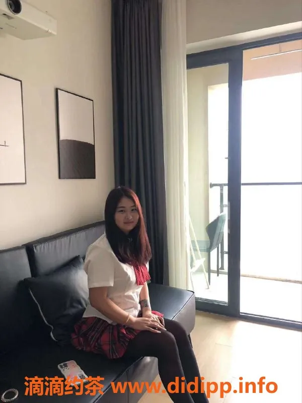 成都楼凤-成华区小灵灵微胖妹子，胸大E，上门400元