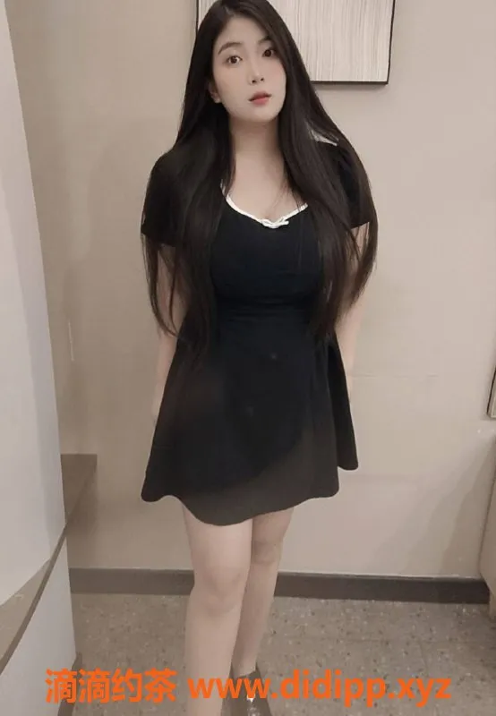 广州楼凤-荔湾少妇柒柒，550p舌吻服务等你体验！