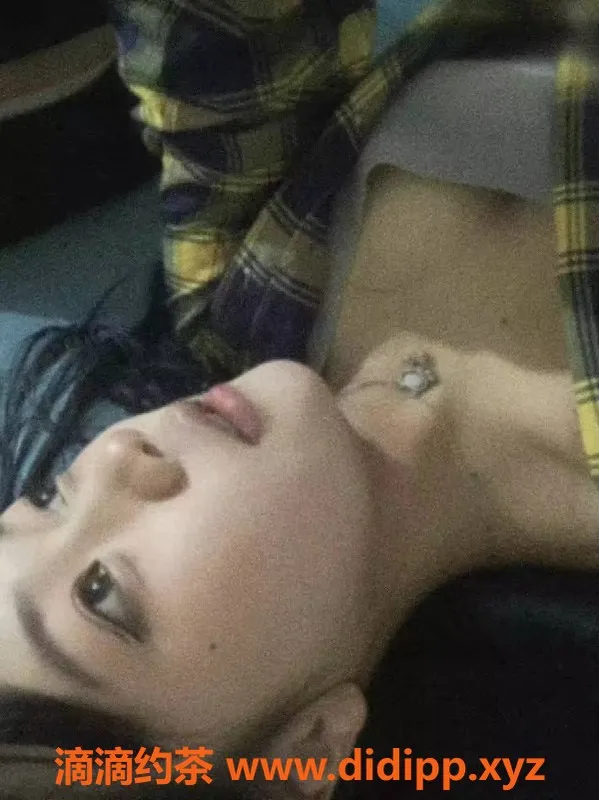 成都楼凤-成都安安，17岁匀称嫩妹，首次出击仅500元