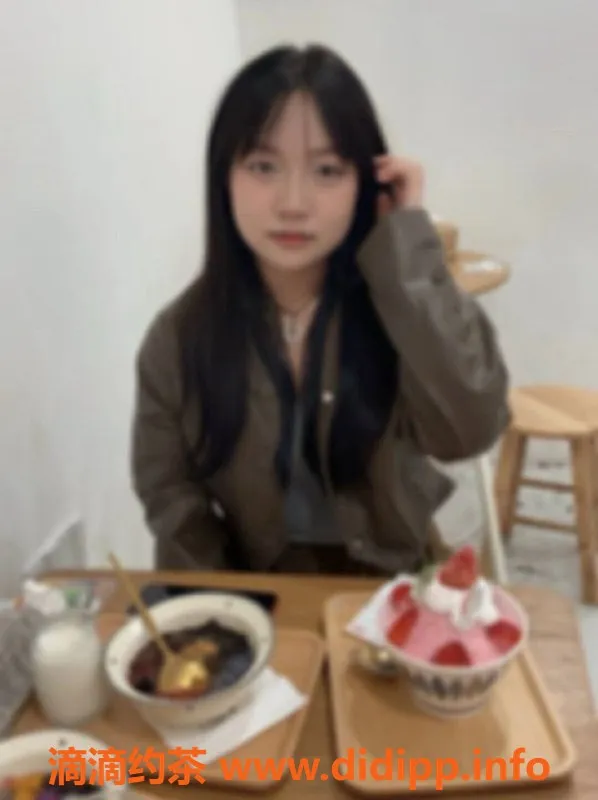 成都楼凤-成都安安，17岁匀称嫩妹，首次出击仅500元