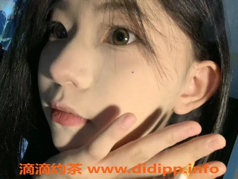 成都楼凤-成华区小精灵18岁，颜值爆表，身高160