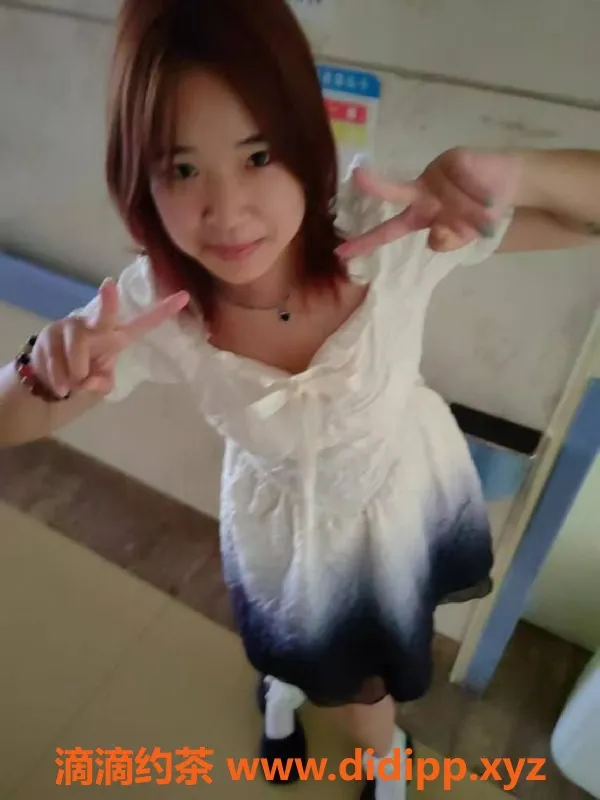 成都楼凤-成都依依，17岁，158cm匀称巨乳，400元体验