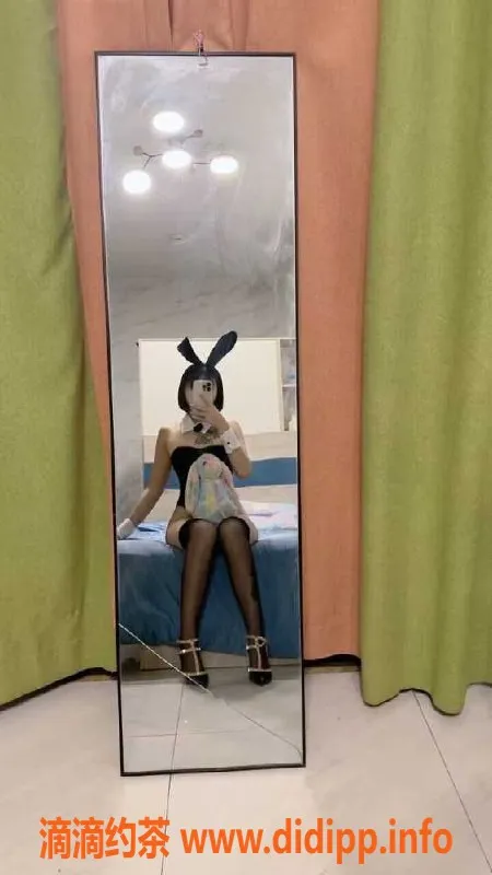 广州楼凤-广州制服老师二妹，18岁高雅魅力