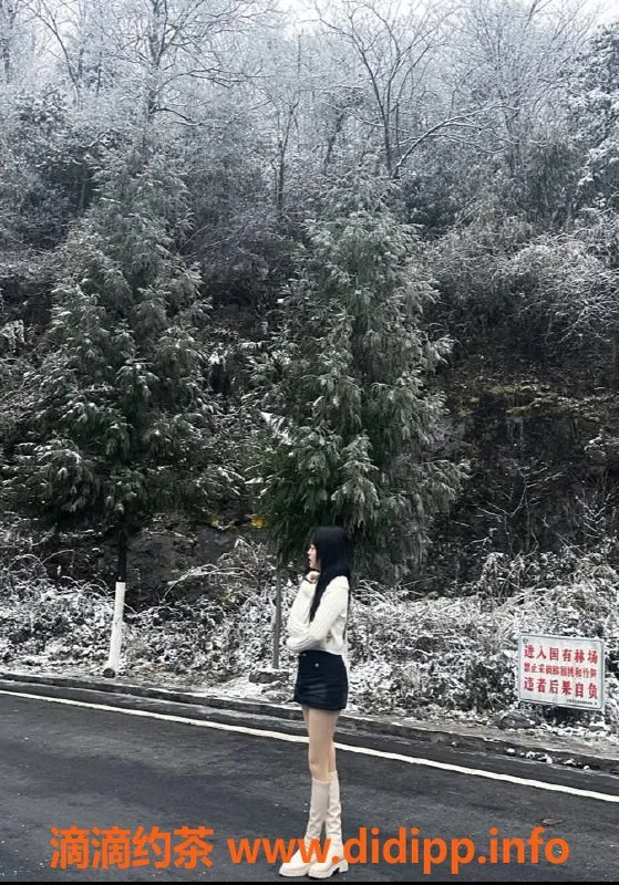 成都楼凤-成都小琪，17岁嫩妹，身高162，服务全，500一次