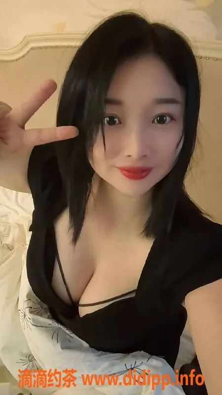 成都楼凤-东郊记忆梦梦，27岁微胖少妇，500元服务