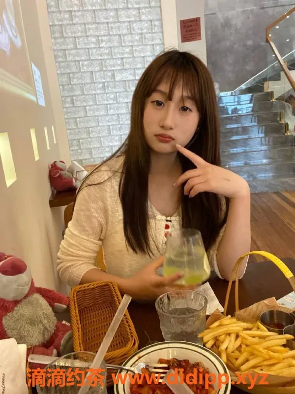 长沙楼凤-雨花18岁团子，身高164，400p激情服务