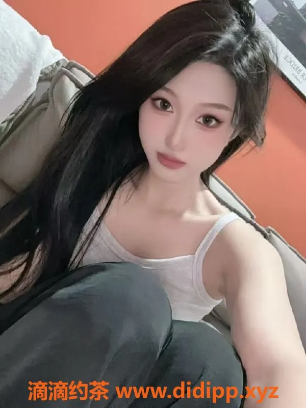 成都楼凤-成都19岁高挑嫩妹冬冬，三件套仅需600元